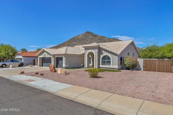 5538 W FALLEN LEAF LN