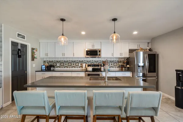 3020 E LARKSPUR DR
