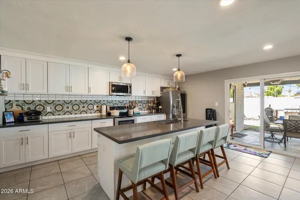 3020 E LARKSPUR DR