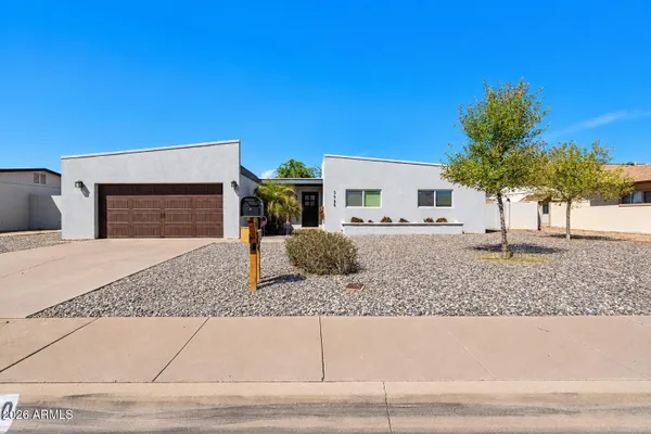 3020 E LARKSPUR DR