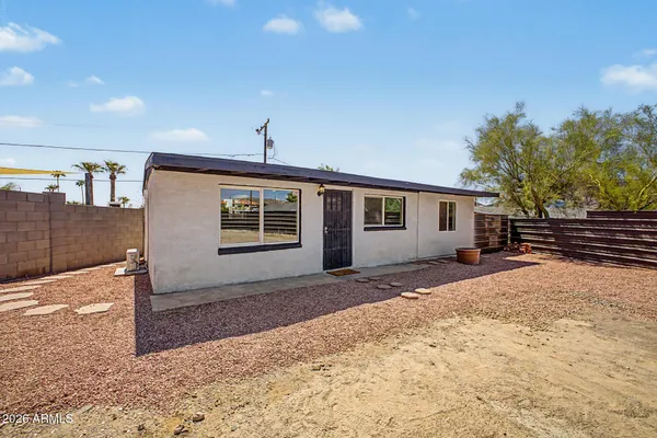 1535 E CHRISTY DR