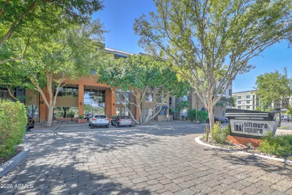 1701 E COLTER ST 376