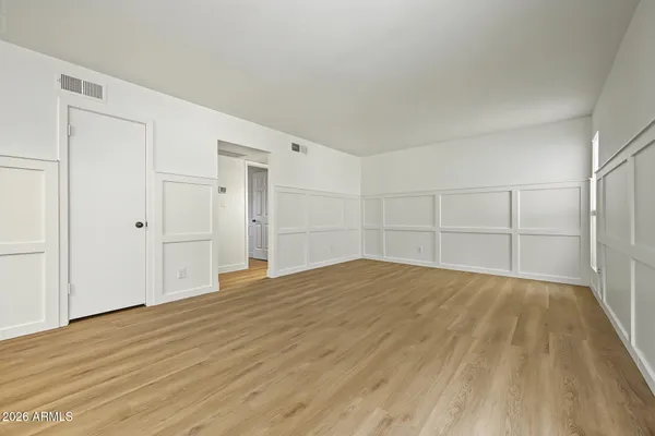 231 N ROBSON -- 2