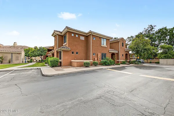 955 E KNOX RD 109