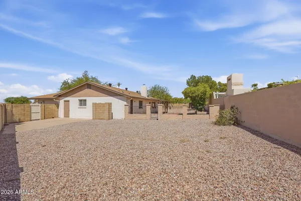 852 E ACAPULCO LN