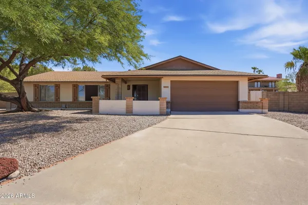 852 E ACAPULCO LN