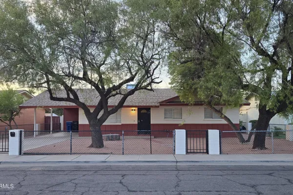 264 E 9TH DR