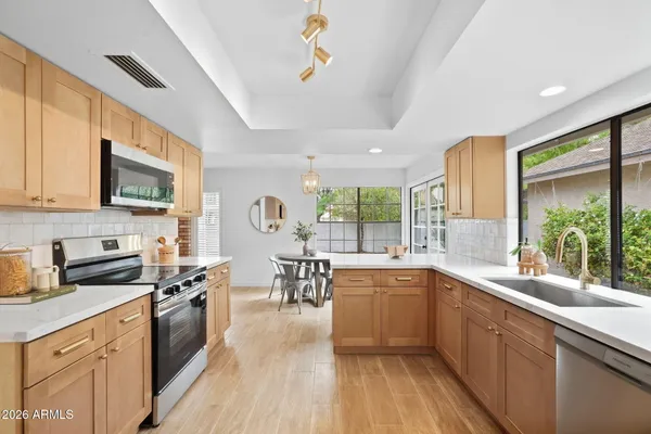 2439 W KIOWA AVE