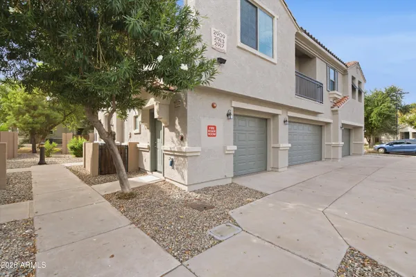 2909 E DUNBAR DR