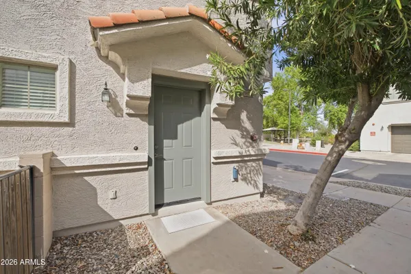 2909 E DUNBAR DR