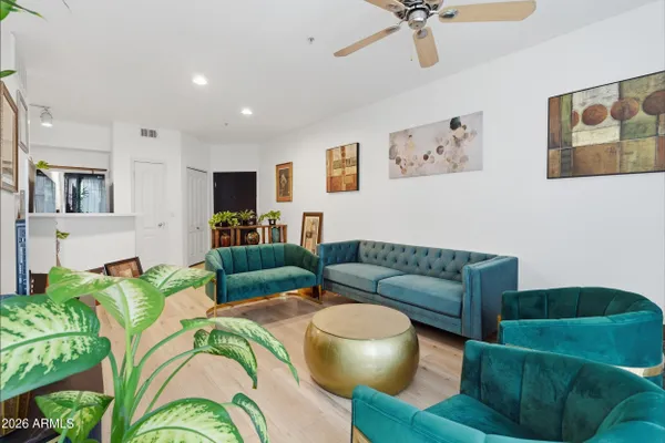 1701 E COLTER ST 351
