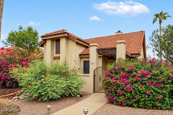 1912 E VELVET DR