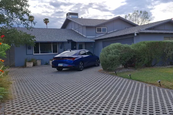 643 E WESLEYAN DR