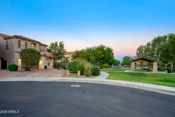 4542 E VISTA BONITA DR