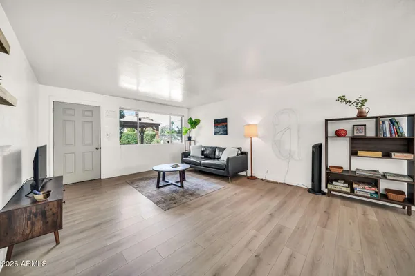 1111 E TURNEY AVE 3