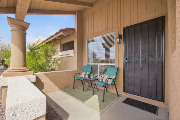 602 W HONONEGH DR 1