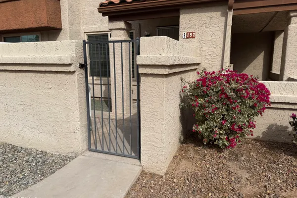 839 S WESTWOOD -- 187