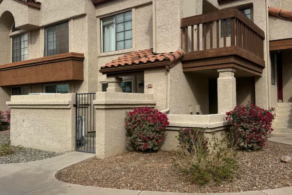 839 S WESTWOOD -- 187