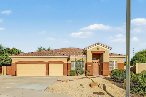 1571 E STIRRUP CT