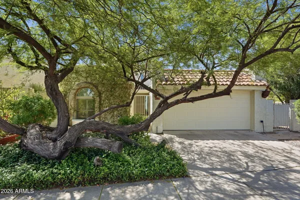 1915 E LINGER LN