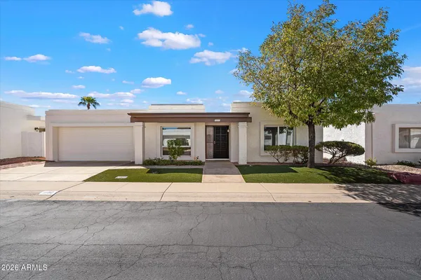 1007 E VILLA MARIA DR