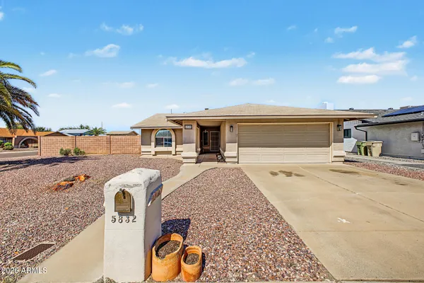 5832 W CAMPO BELLO DR