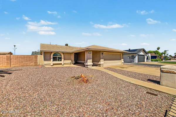 5832 W CAMPO BELLO DR