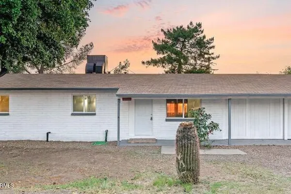 1550 N CALLE CORUNA -- --