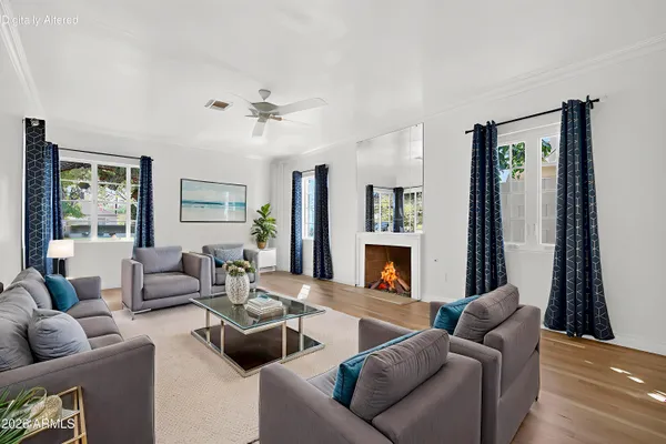 1526 W WILSHIRE DR