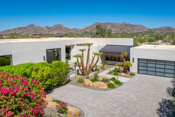 5724 N ECHO CANYON DR