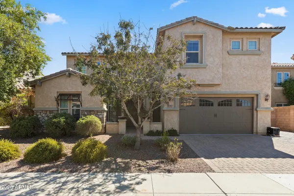 18387 W PARADISE LN