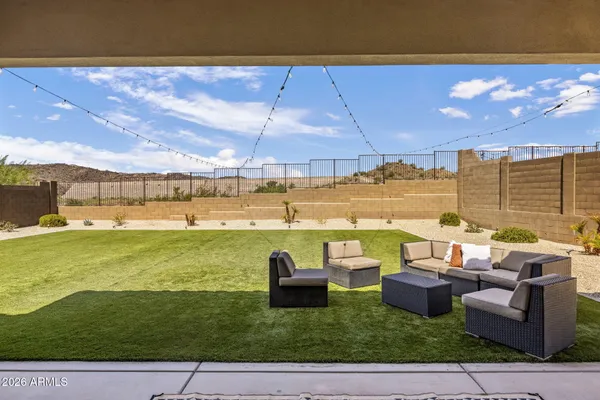 1838 E VILLA LINDA DR