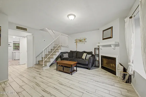 921 W UNIVERSITY DR 1085
