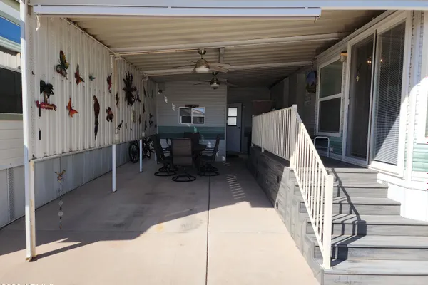 212 E HEDGE DR