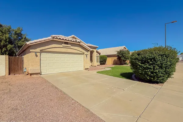2336 E MANOR DR