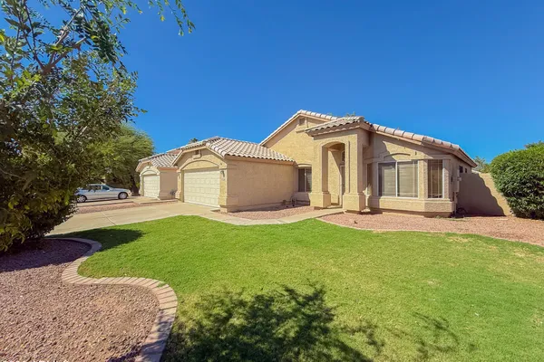 2336 E MANOR DR