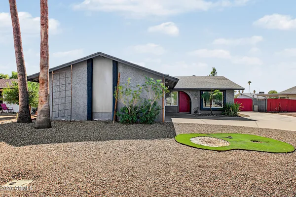637 W GARNET AVE