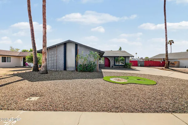 637 W GARNET AVE
