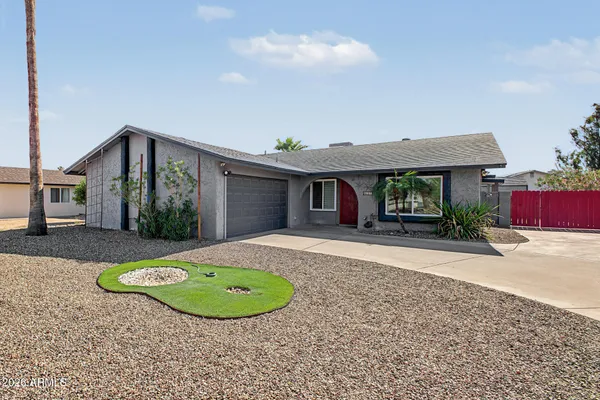 637 W GARNET AVE