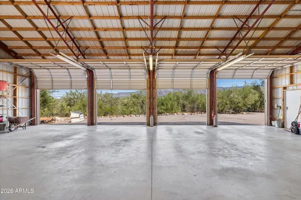 2015 E CIRCLE MOUNTAIN RD