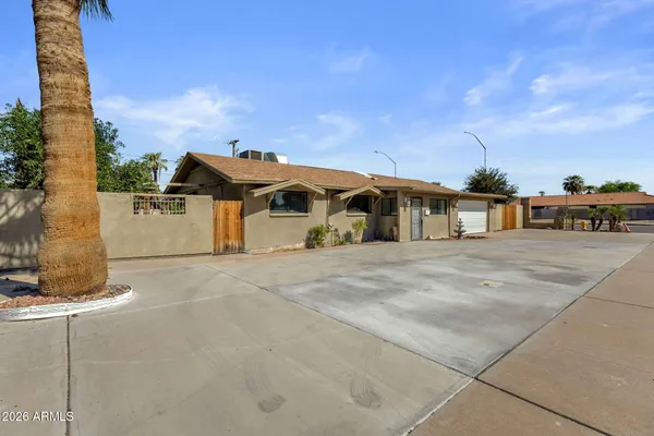 356 E 9TH DR
