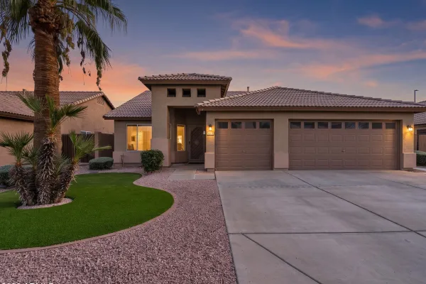 1021 E LINDA LN