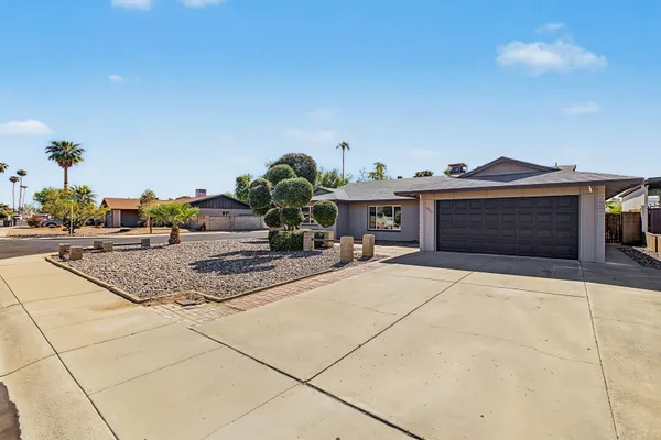 1097 E CARTER DR