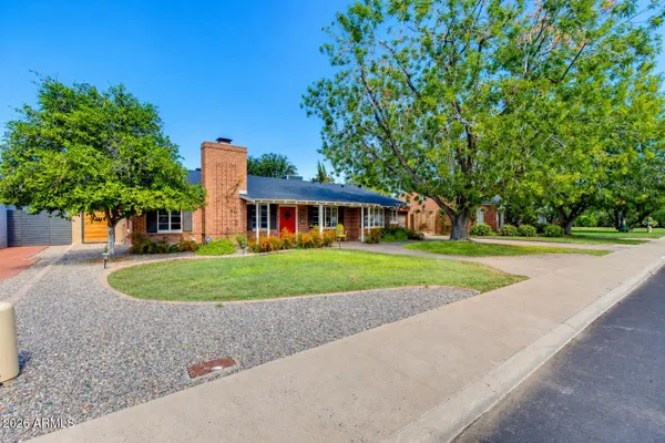 232 E MEDLOCK DR