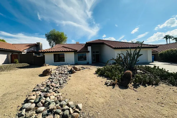 817 E ACOMA DR