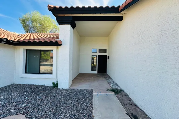 817 E ACOMA DR