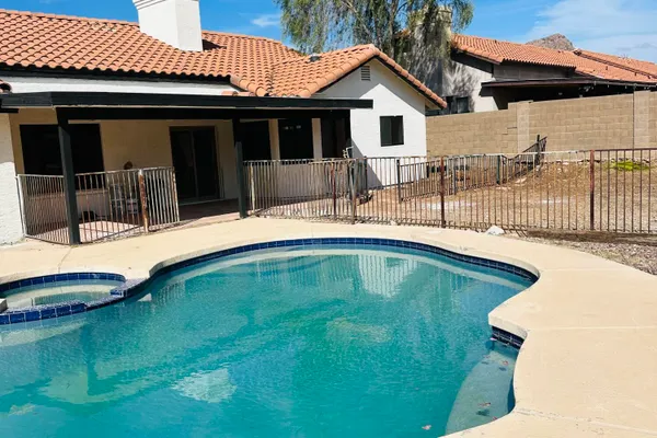 817 E ACOMA DR