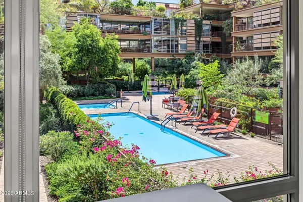 7161 E RANCHO VISTA DR 2004