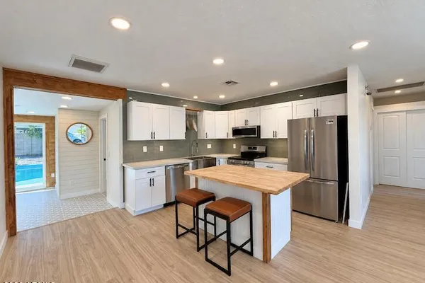 3406 E CAMPO BELLO DR