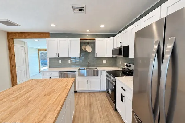 3406 E CAMPO BELLO DR